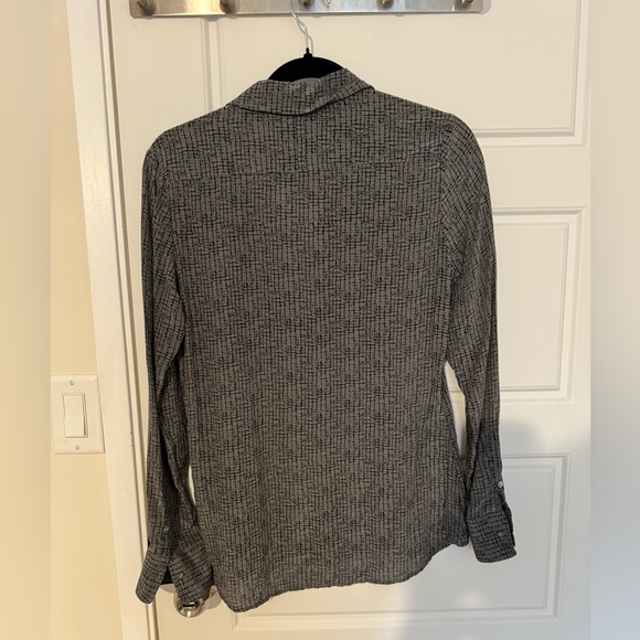 Aritzia 100% silk blouse size small. - Picture 2 of 4